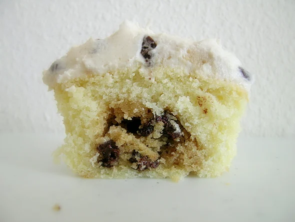 Chocolat-chip Cookie Dough Cupcakes 11 cake1