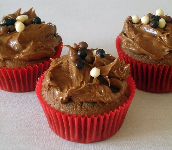 Ingezonden: Triple Chocolat Cupcakes met Meringue botercreme 7 cupcakes