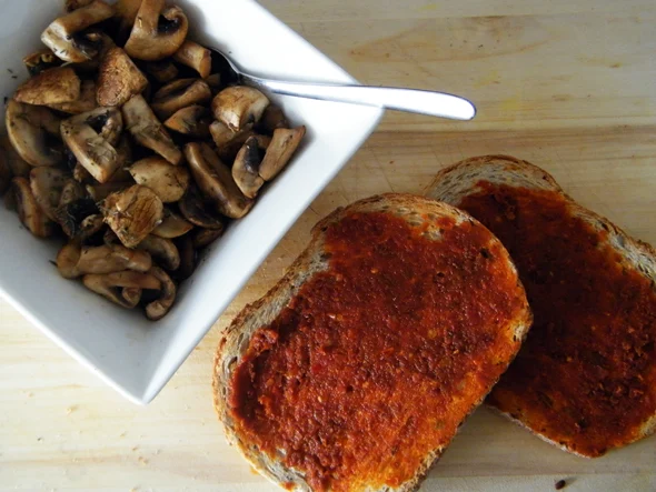 Lunch met gebakken champignons en toast 11 lunch1