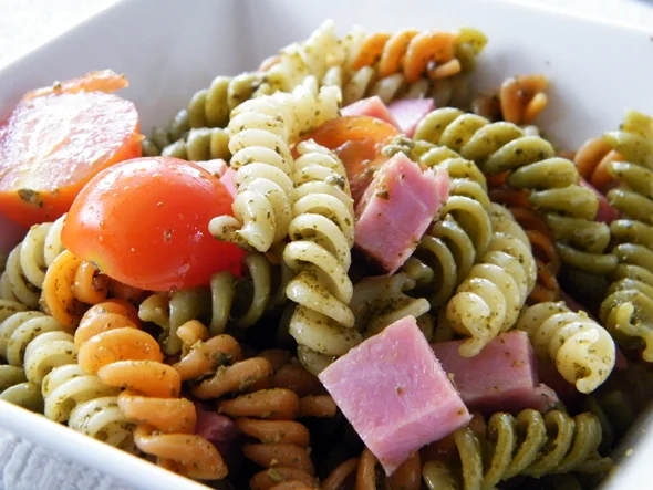 Pesto-pastasalade met ham 3 pesto-pastasalade met ham