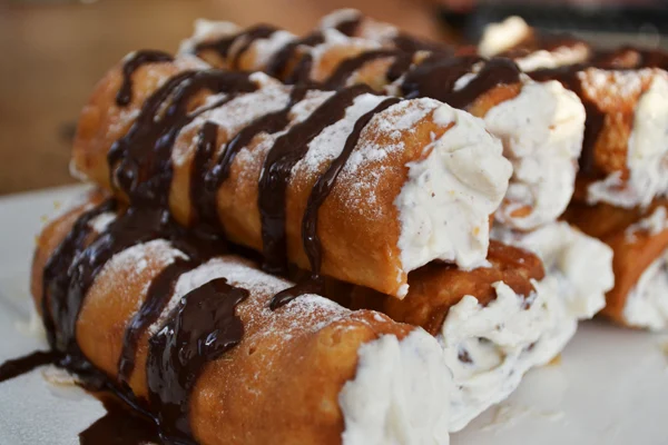 Chocolade-vanille Cannoli 1 cannoli