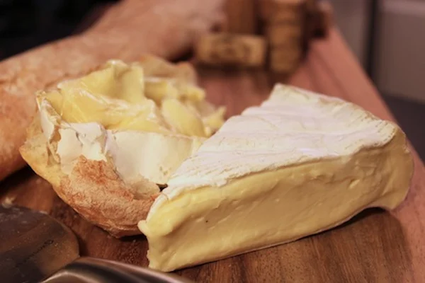 Parijs: want to eat & visit 5 baguette met brie