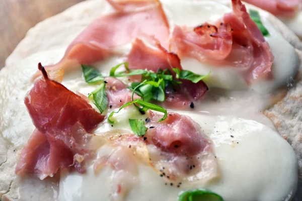 Pita met mozzarella en ham 2 pita met mozzarella en ham