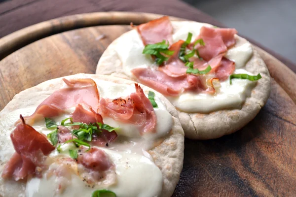 Pita met mozzarella en ham 3 pita met mozzarella en ham