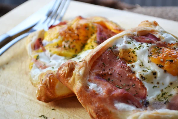 Ei-bladerdeegpakketjes 2 ei-bladerdeegpakketjes