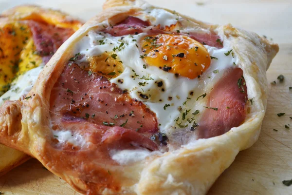 Ei-bladerdeegpakketjes 4 ei-bladerdeegpakketjes