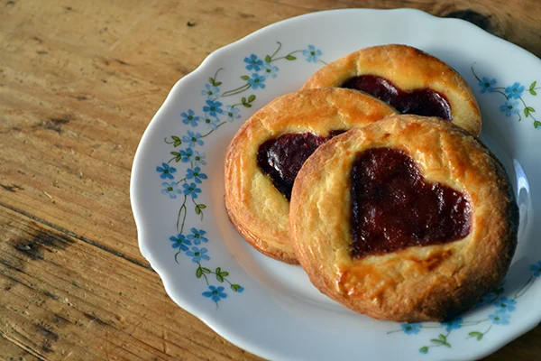 Valentijnskoeken met jam 2 valentijnskoeken met jam