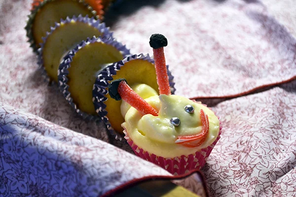 Kindertraktatie: Minicupcake rups 2 minicupcake rups