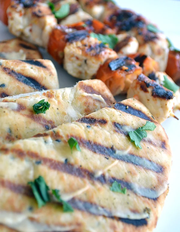 Kip/tomaatspiesjes met Naanbrood 4 kipspiesjes