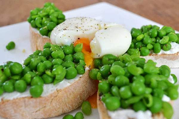 bruschetta met doperwtenpuree feat