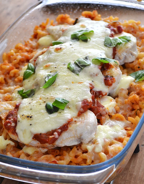 Caprese ovenpasta met kip 1 caprese ovenpasta met kip