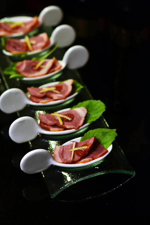Amuse van eendenborst met mangochutney 1 tamme eendenborst met mangochutney