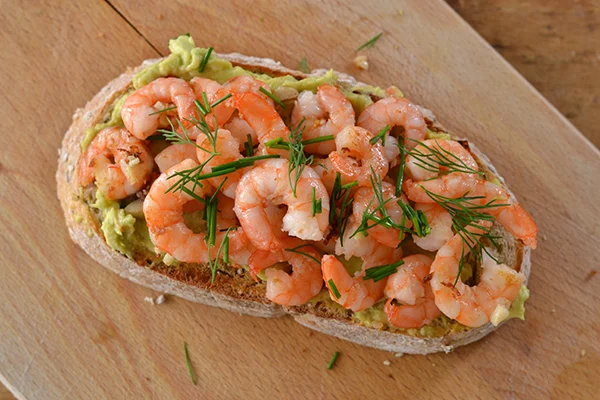 Crostini met avocado en garnalen 31 crostini met garnalen en avocado