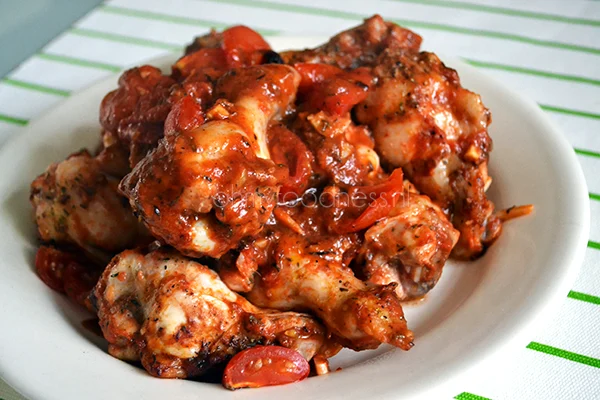 OMF's Studentenkeuken: Kipkluifjes in tomatensaus 1 kipkluifjes in tomatensaus 1