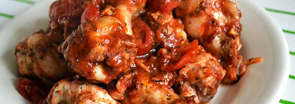 OMF's Studentenkeuken: Kipkluifjes in tomatensaus 6 kipkluifjes in tomatensaus feat