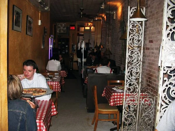 Hotspot New York: Lombardi's 1 Lombardi's