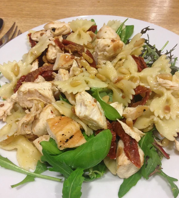OMF's Studentenkeuken: Pesto pastasalade 28 Pasta pestosalade