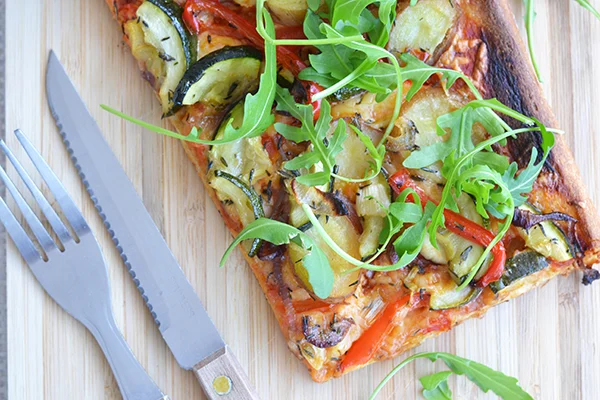 Gezonde pizza met gegrilde groenten 23 pizza met geroosterde groenten feat