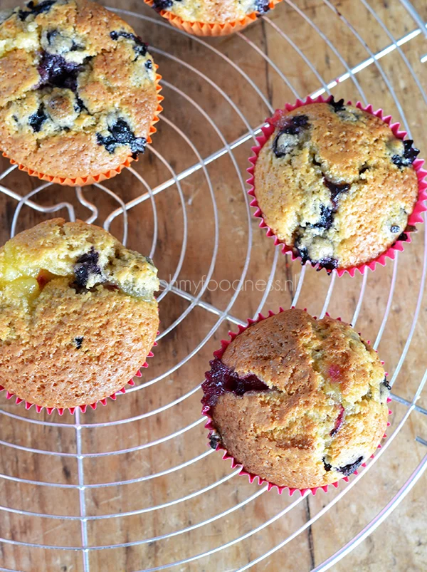 Video: Blueberry muffins met lemoncurd vulling 1 Blueberry muffins met lemoncurd vulling