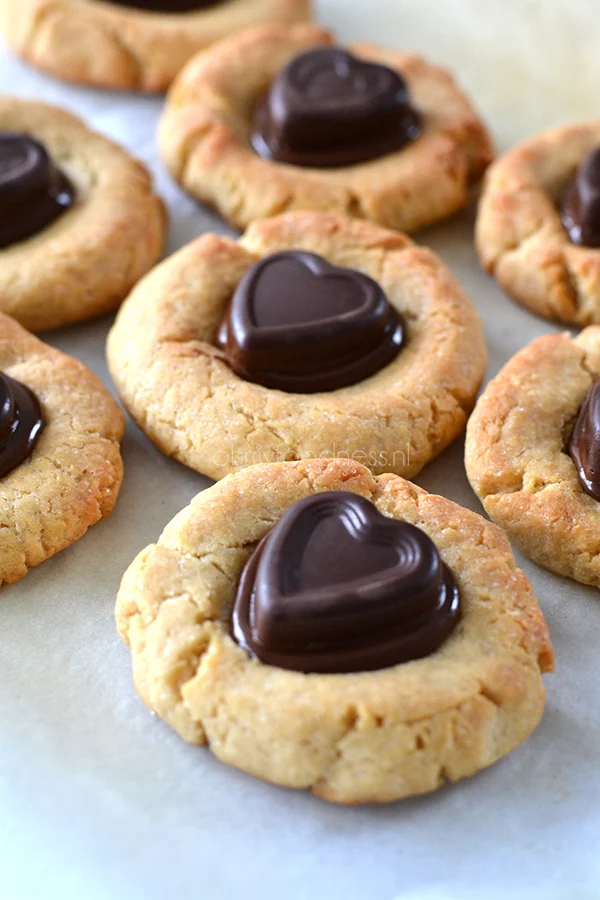 Valentijnskoekjes met pindakaashartjes 1 valentijnskoekjes met pindakaashart