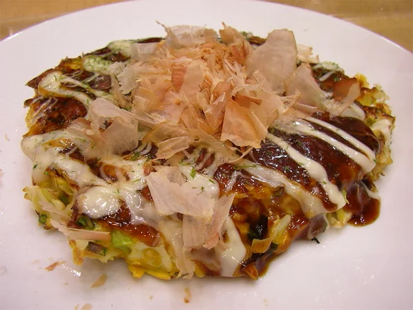 Travel Tuesday: Wat te eten in Japan naast sushi 7 Okonomiyaki