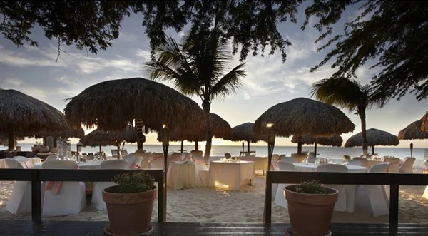 Travel Tuesday: 5x dineren op het strand 41 Passions on the beach