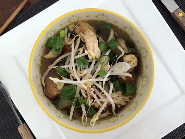Super Healthy Sunday: Noedelsoep met kip en shiitake 1 noedelsoep met kip en shiitake