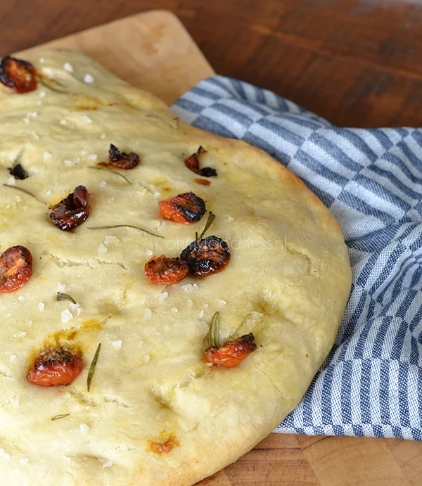 Video: Focaccia met tomaat en rozemarijn 1 Focaccia met tomaat en rozemarijn