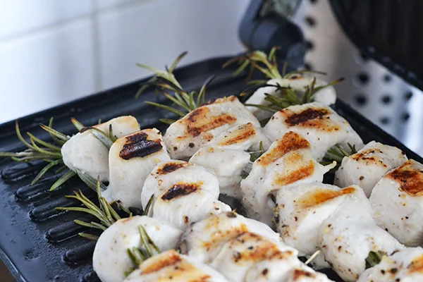 Kipspiesjes aan rozemarijntakjes 1 Kipspiesjes aan rozemarijntakjes