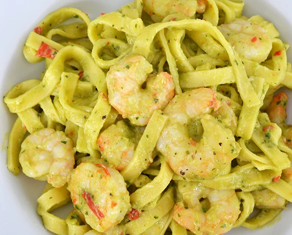 Tagliatelle met garnalen en avocadosaus 20 Tagliatelle met garnalen en avocadosaus