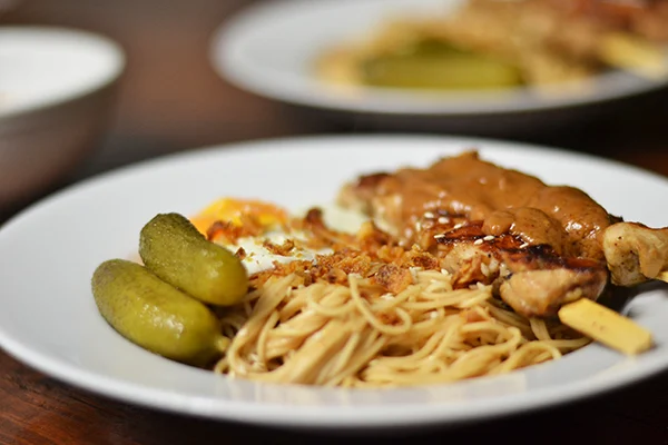 Saté van kippendij met saténoodles 8 Saté van kippendij met saténoodles