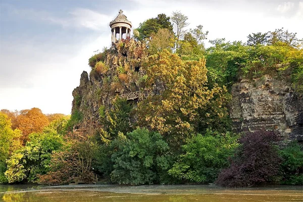 5 mooie stadsparken in de herfst 41 Parc des Buttes Chaumont