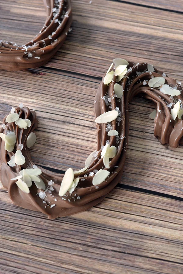 Video: Chocoladeletter maken 1 Make a chocolate letter
