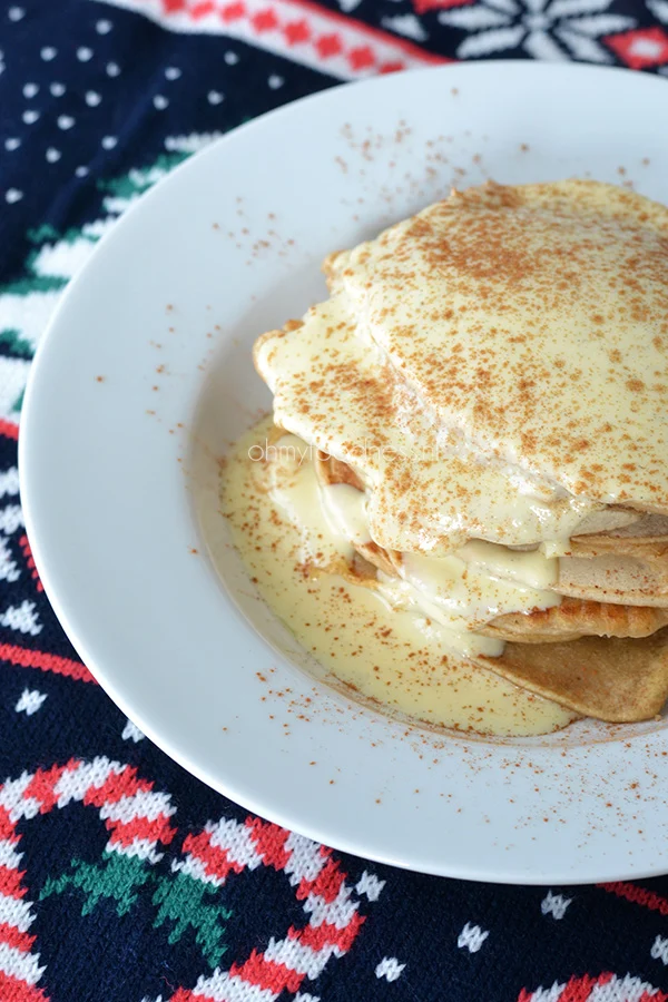 15x kerstontbijt recepten 8 Gingerbread pannenkoekjes met vanillesaus