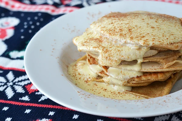 Kerstontbijt: Gingerbread pannenkoekjes met vanillesaus 25 Gingerbread pannenkoekjes met vanillesaus