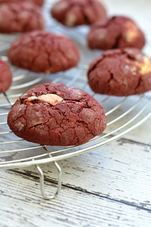 Video: Red Velvet koekjes met witte chocolade 1 Red Velvet koekjes met witte chocolade