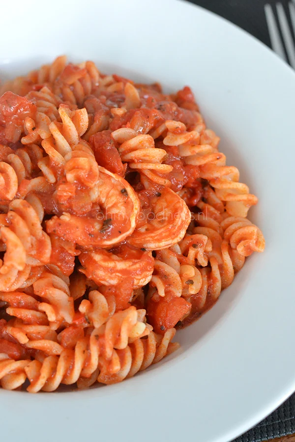 Fusilli met gamba's in pittige tomatensaus 1 Fusilli met gamba's in pittige tomatensaus