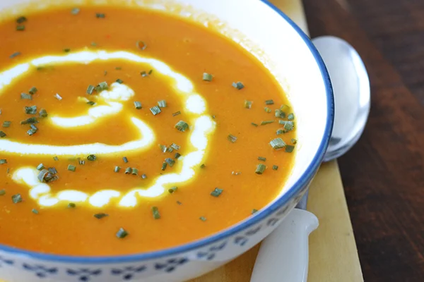 Pittige wortelsoep met gerookte paprika