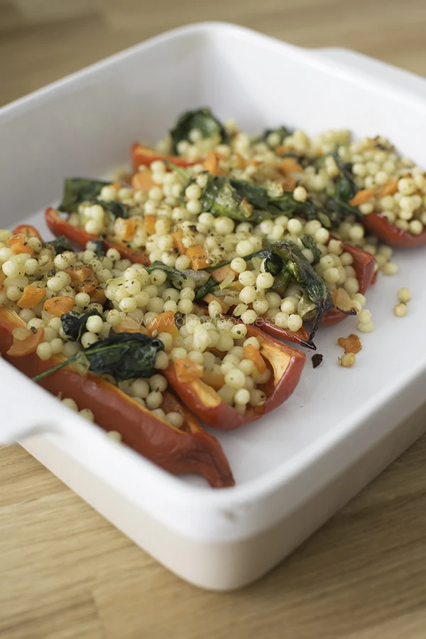 Met Parelcouscous gevulde puntpaprika's 1 Met Parelcouscous gevulde puntpaprika's