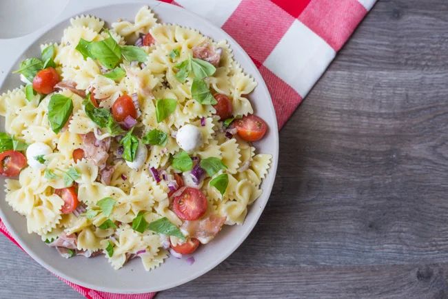 Video: Caprese Pastasalade 18 Caprese Pastasalade