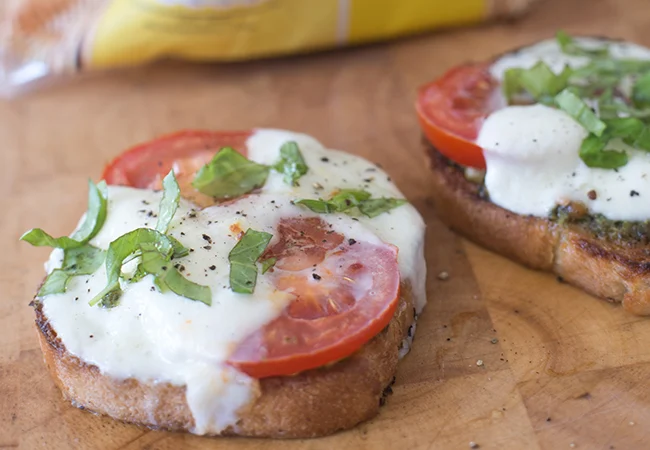 Glutenvrije Caprese Toast 1 Glutenvrije Caprese Toast