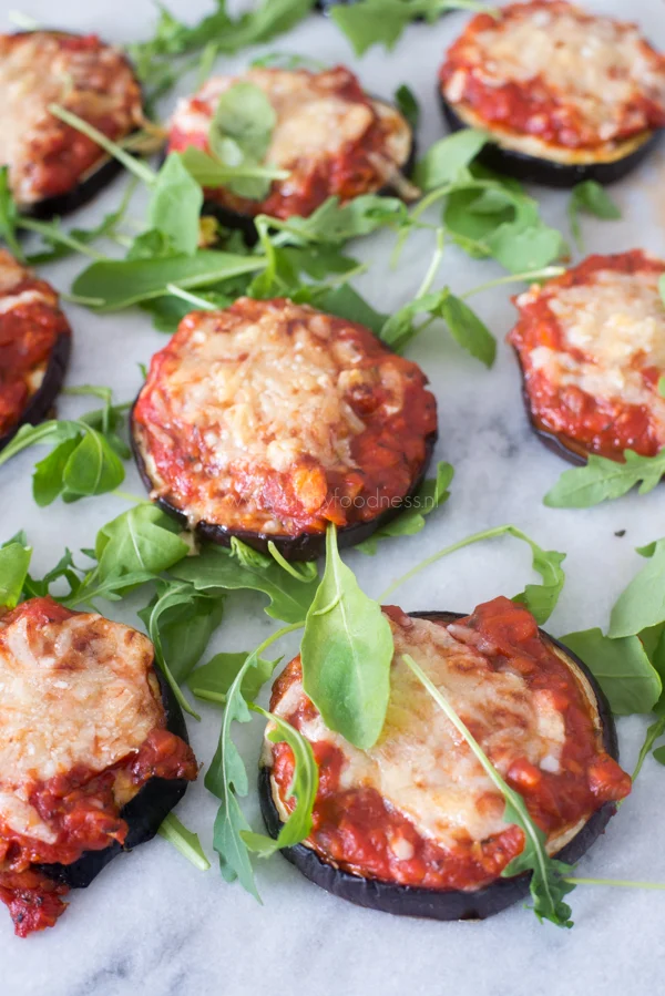 Video: Vegetarische Aubergine pizzaatjes 1 Vegetarische Aubergine Pizzaatjes