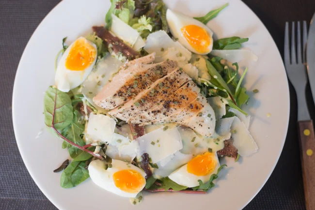 Caesar salad met yoghurtdressing