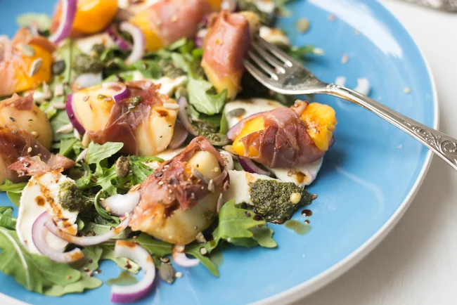 Salade met perzik en mozzarella 16 Salade met perzik en mozzarella