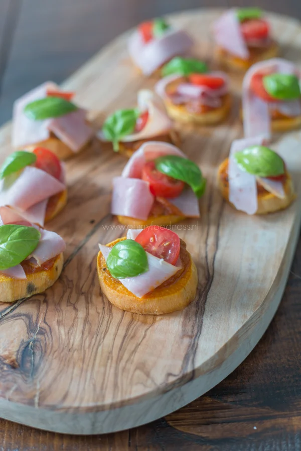 Zoete aardappel bruschetta's 1 Zoete Aardappel bruschetta's