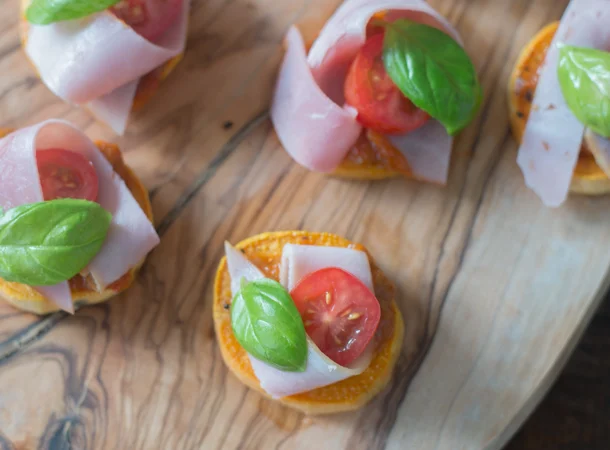 Zoete aardappel bruschetta's 1 Zoete Aardappel bruschetta's