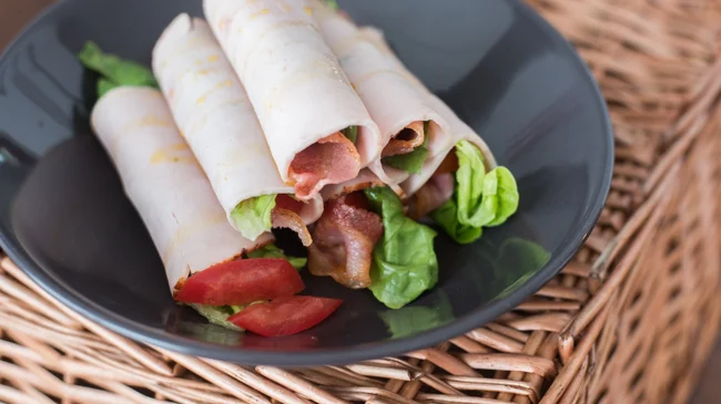 Kalkoen BLT rolletjes