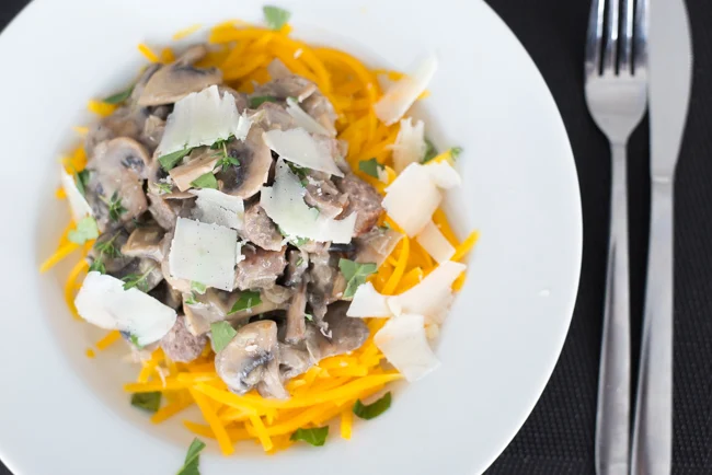 Pompoenspaghetti met champignonsaus 26 Pompoenspaghetti met champignonsaus