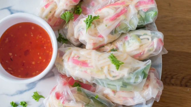 Springrolls met surimisalade 10 Springrolls met surimisalade