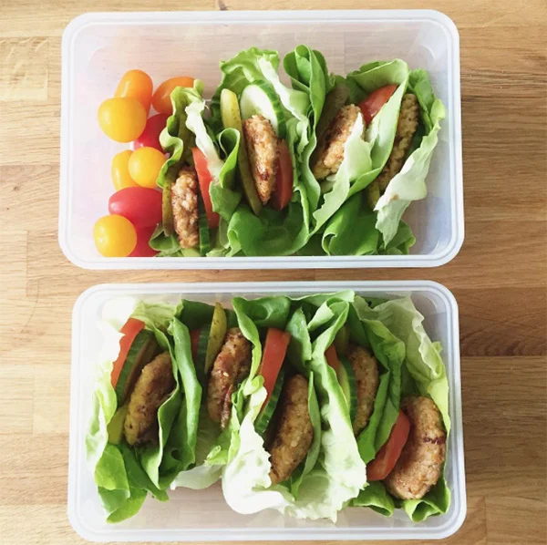 5x Favoriete lunches om te preppen 2 Kipburgertjes in slawraps
